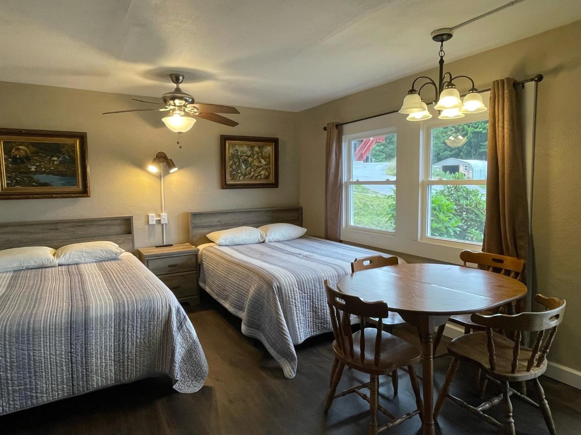 Hill View And 2* Lake George