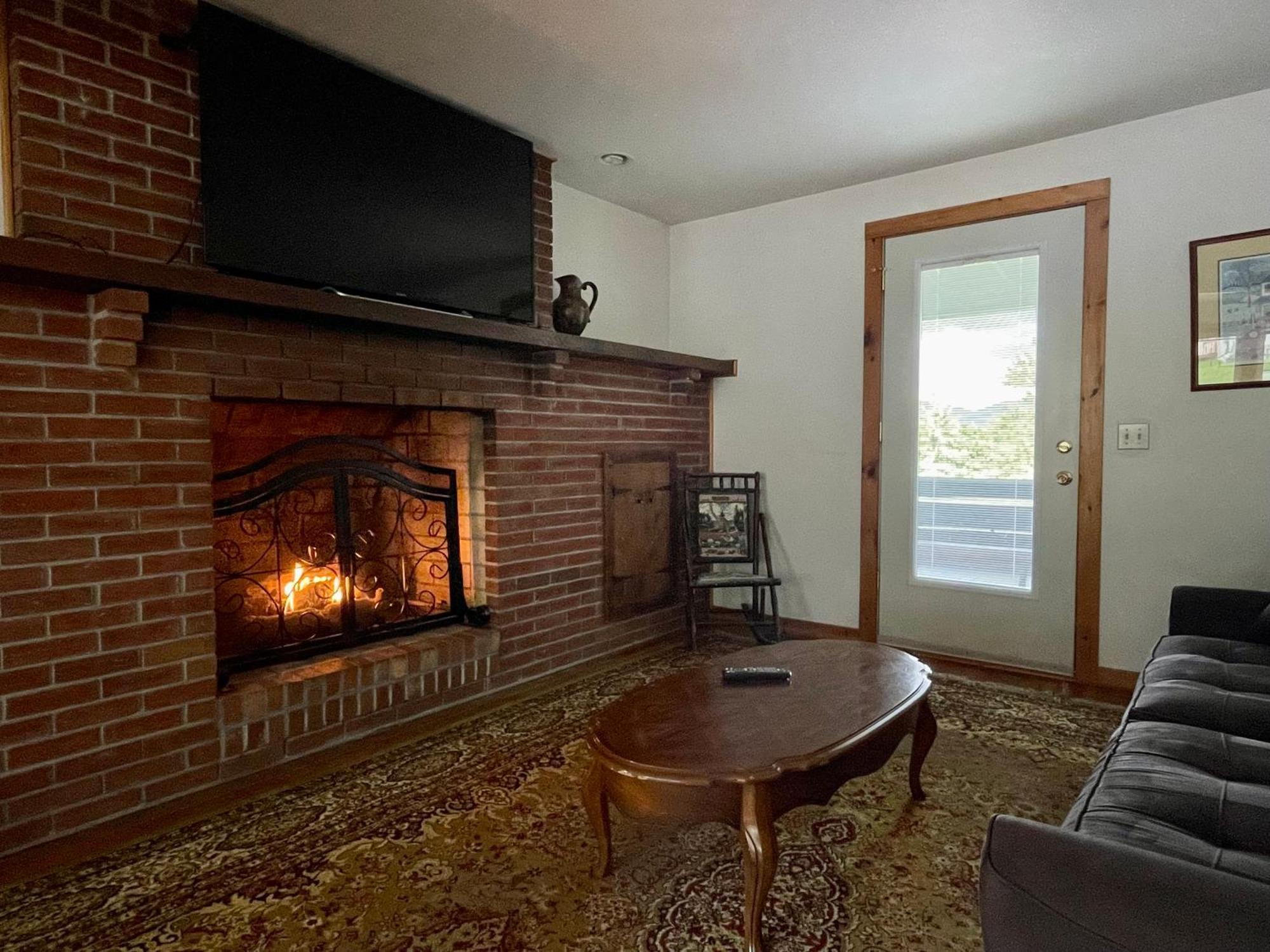 Hill View And 2* Lac George